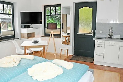 08 Ferienwohnung mit Terrasse am Hafen in...