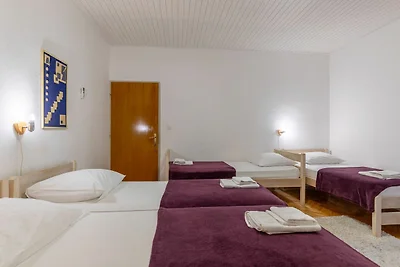 Tinka, Apartment No 7