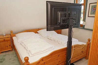- mit Ladestation am Haus für E-Autos...