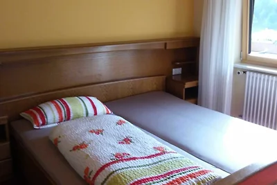 Doppelzimmer 1 mit WC und Dusche , 1 - 2...