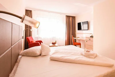 Einzelzimmer Premium Strassenseite