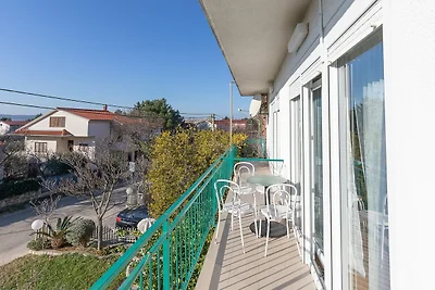 Tinka, Apartment No 12