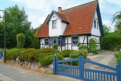 - mit Ladestation am Haus für E-Autos...