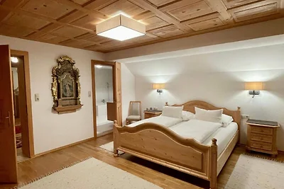 Ferienwohnung 2, grosszügiger Komfort, Balkon...