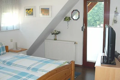 Doppelzimmer mit WC und Dusche (Waldseite)