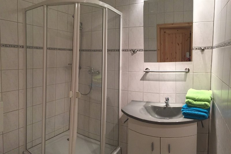 Suite im Souterrain, Dusche, Waschtisch und WC
