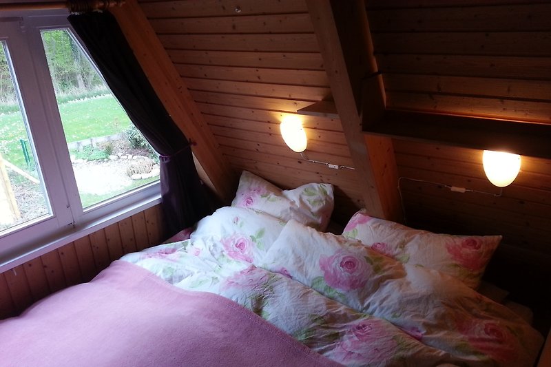 1. Slaapkamer kan worden ingericht als tweepersoonsbed en ook als eenpersoonsbedden.