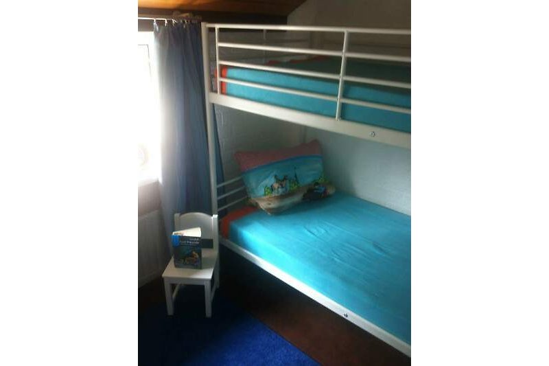 Das Kinderzimmer oben mit Etagenbett
