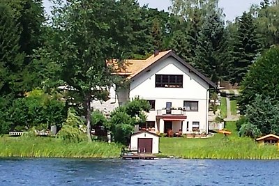 "Casa junto al lago