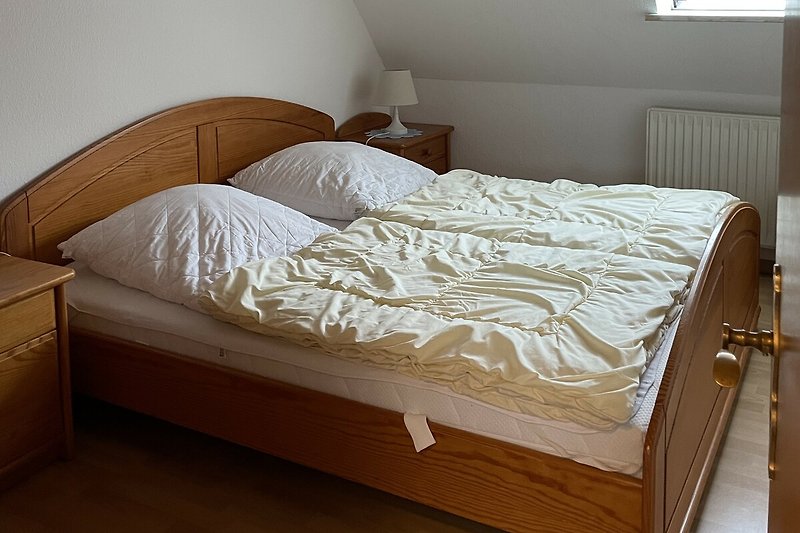 3. Schlafzimmer mit gemütlichem Doppelbett