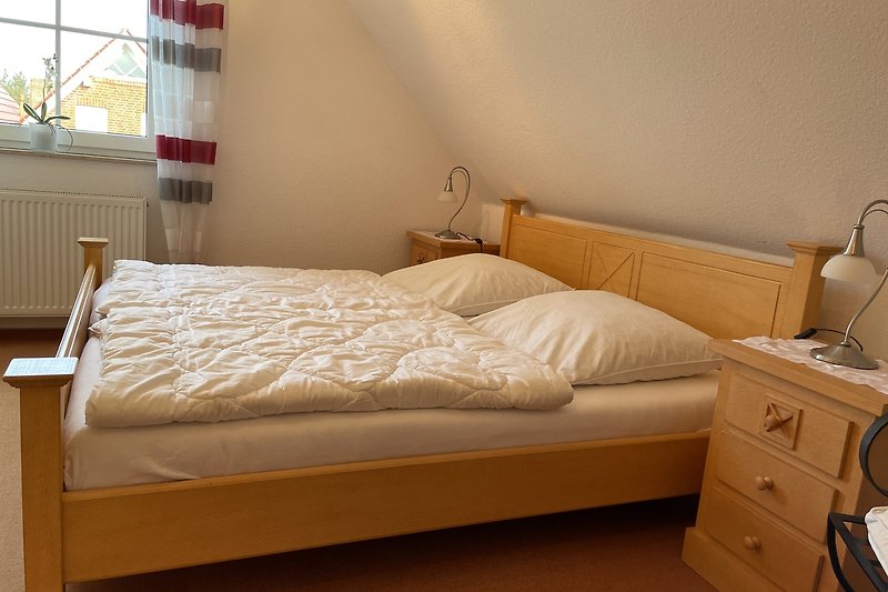 Gemütliches zweites Schlafzimmer mit Doppelbett