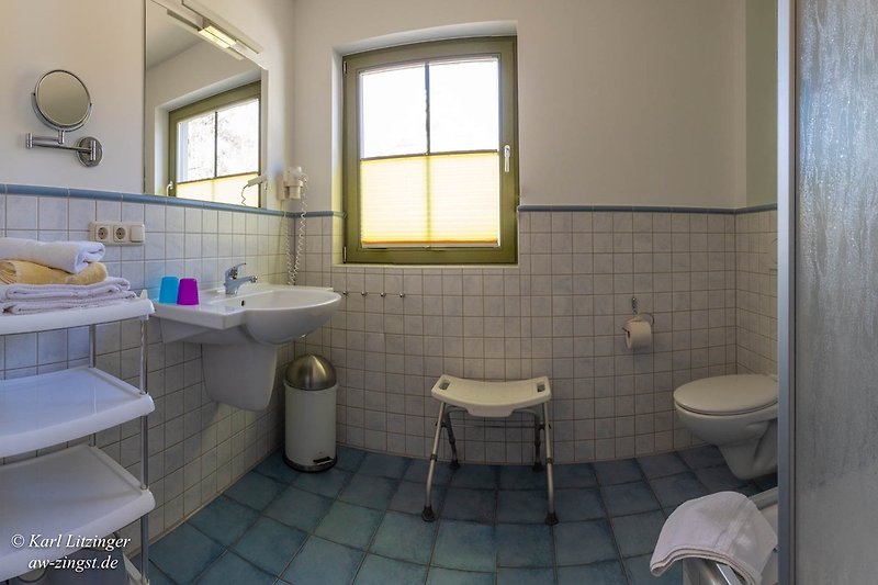 Zweites Badezimmer im Obergeschoss mit DU/WC.