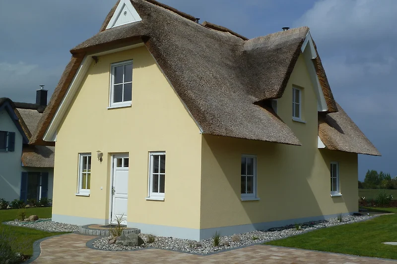 Außenansicht mit Garten