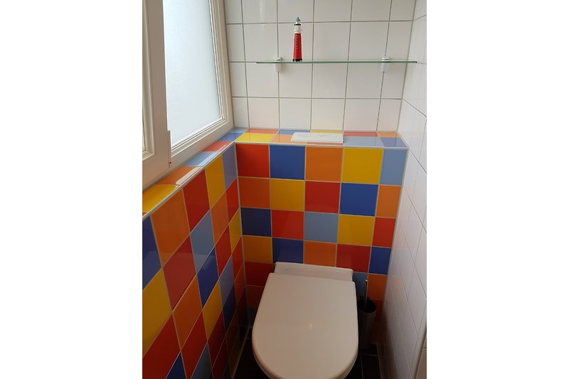 Badezimmer oben mit WC-Anlage 