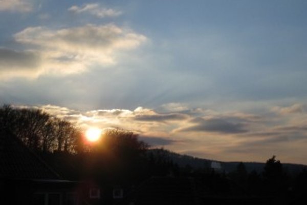 Ihre schöne Aussicht auf den Sonnenuntergang über Hagen Ihre schöne Aussicht auf den Sonnenuntergang über Hagen