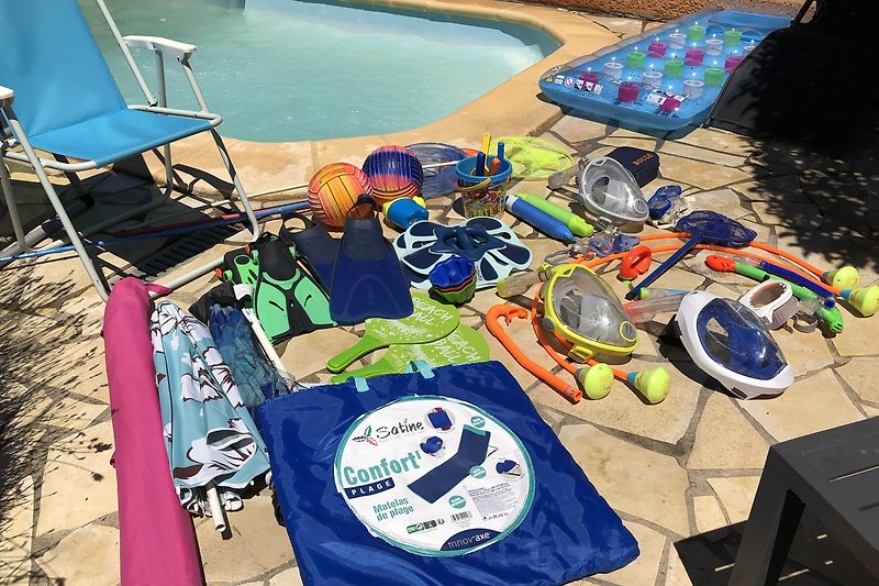 Schwimmbad und Strandausrüstung zur Urlaubsnutzung
