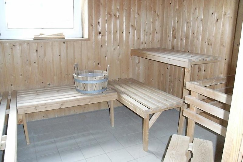 Sauna- mit Aufgussmöglichkeit