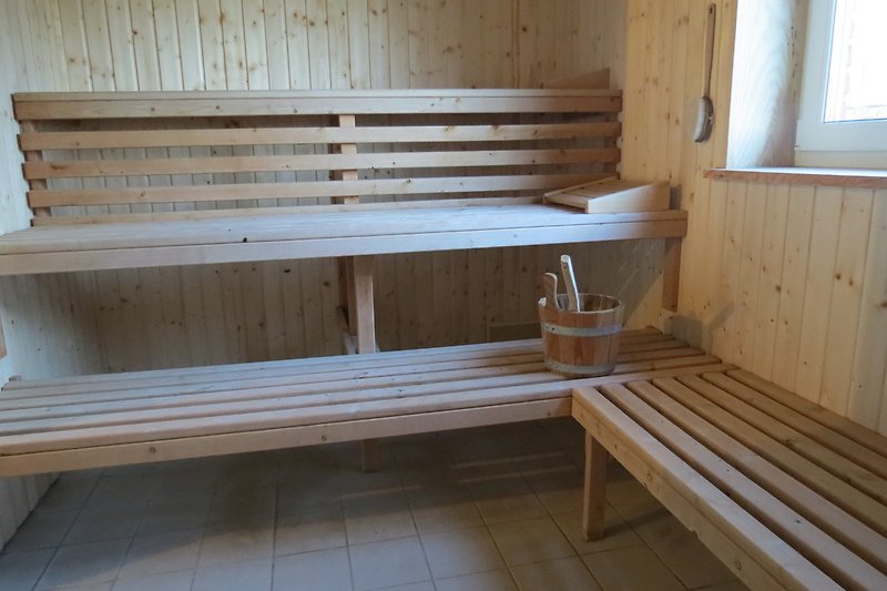 Sauna- mit Aufgussmöglichkeit