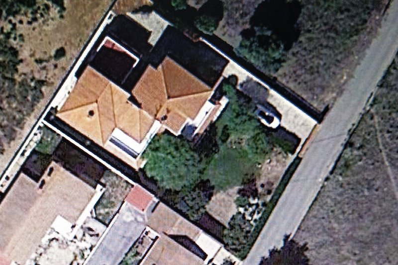 Luftaufnahme: das linke Haus ist zur Vermietung