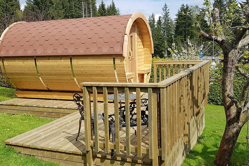 Barrel sauna with terrace