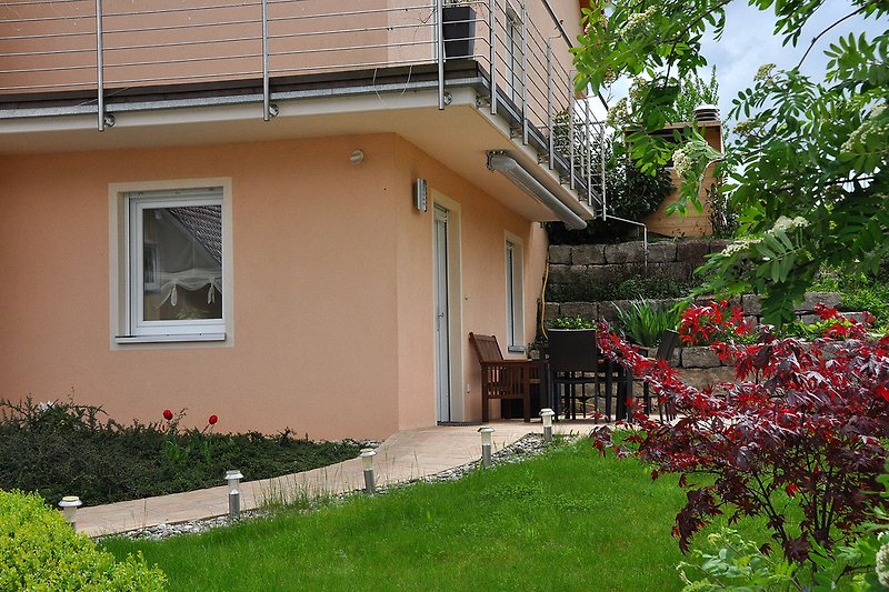 Terrasse und Garten (nur) für unsere Gäste