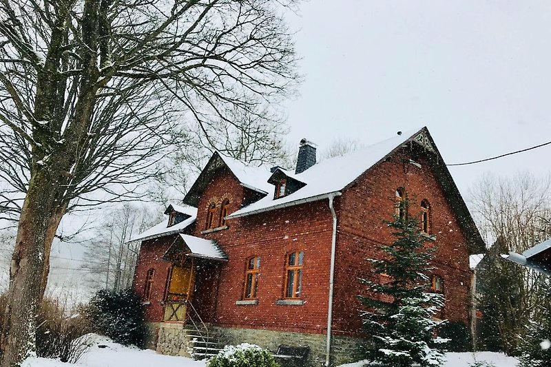 Winter in Gürth -das Landhaus Vogtland im Schneekleid