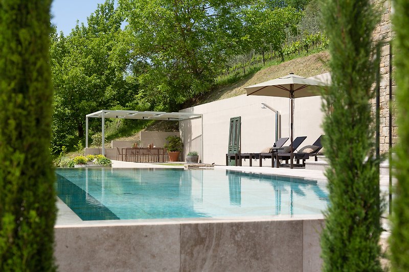 Entspannen Sie sich am Pool und genießen Sie die Natur in dieser ökologischen Villa.