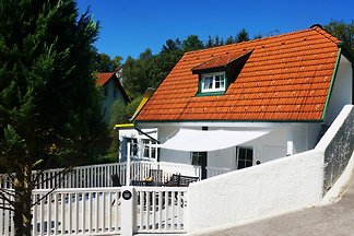 BLACK &amp; WHITE Fereienhaus