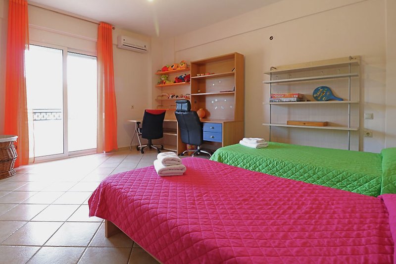 Bedroom with 2 single beds  villa Marilena