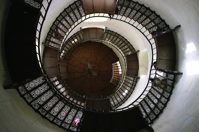 Die Treppe zum Aussichtsturm im Jagdschloß Granitz.