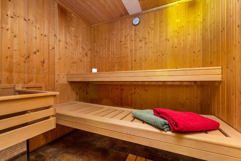 Die Sauna kann für 15 € pro Durchgang genutzt werden.