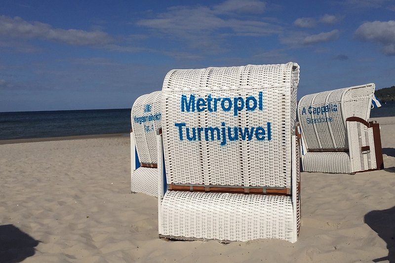 Da maggio a settembre è incluso un cesto da spiaggia.