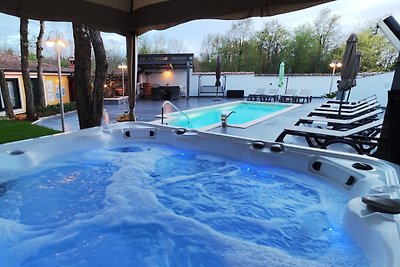 Rosi, beheizter Pool und Jacuzzi