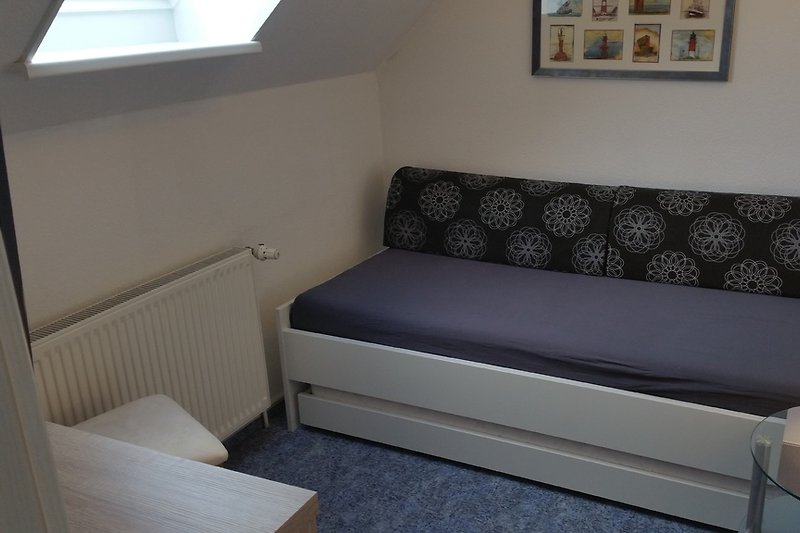 Sofa im kleinen Zimmer