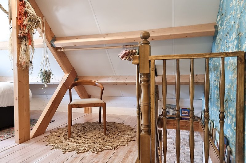 Gemütliches Ferienhaus mit Holzboden und rustikalem Charme. Perfekt für Ihren erholsamen Urlaub.