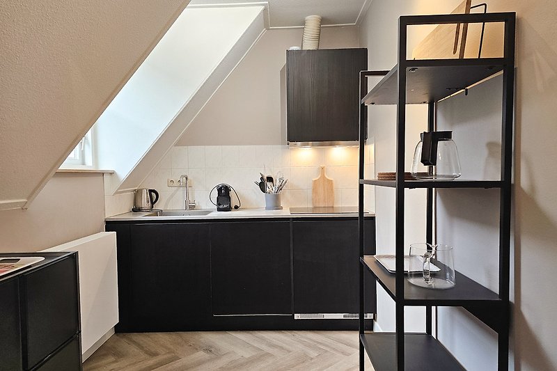 Moderne Küche mit stilvoller Einrichtung und elegantem Design.