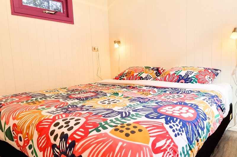 SE01 Hauptschlafzimmer mit Doppelbett