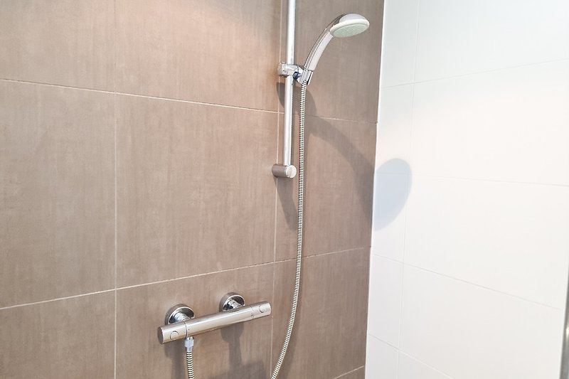 OK45-Badezimmer mit Dusche