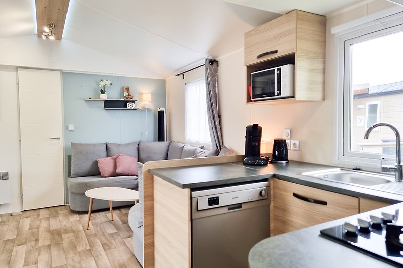 OK50 -Gemütliche Küche mit modernen Armaturen und stilvoller Einrichtung. Perfekt zum Kochen und Entspannen.