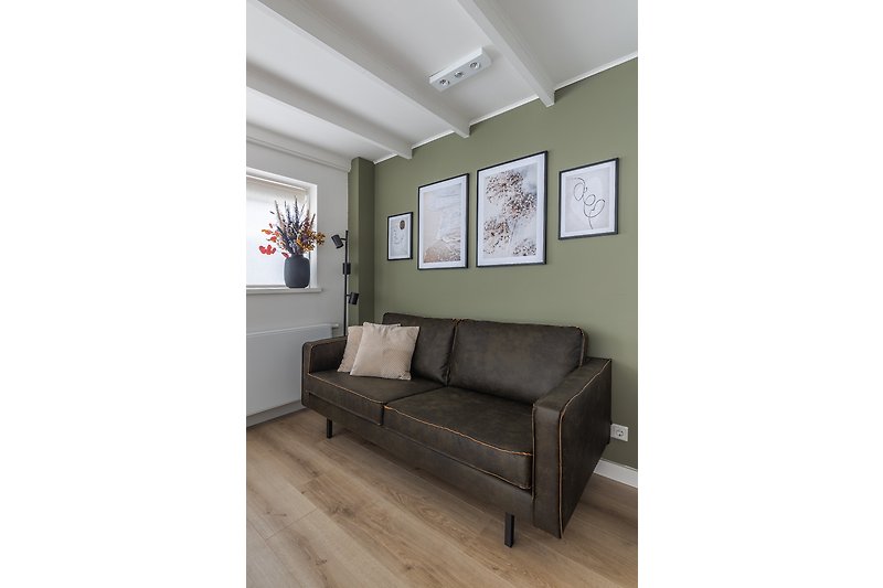 DO45 Schönes Wohnzimmer mit gemütlicher Couch und stilvollem Design.