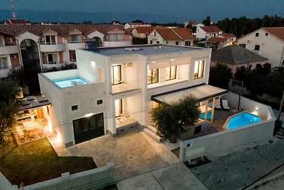 Villa Privlaka ****