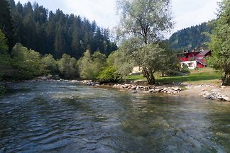 Smileys Romantisches Fluss Chalet