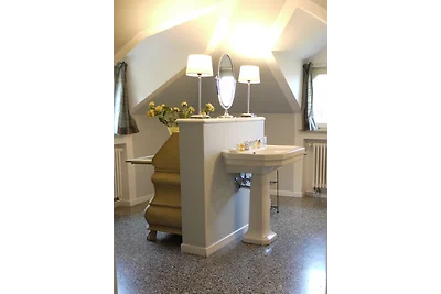 PALAZZO VALENTINO *****