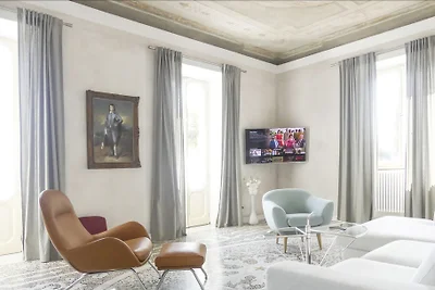 PALAZZO VALENTINO *****