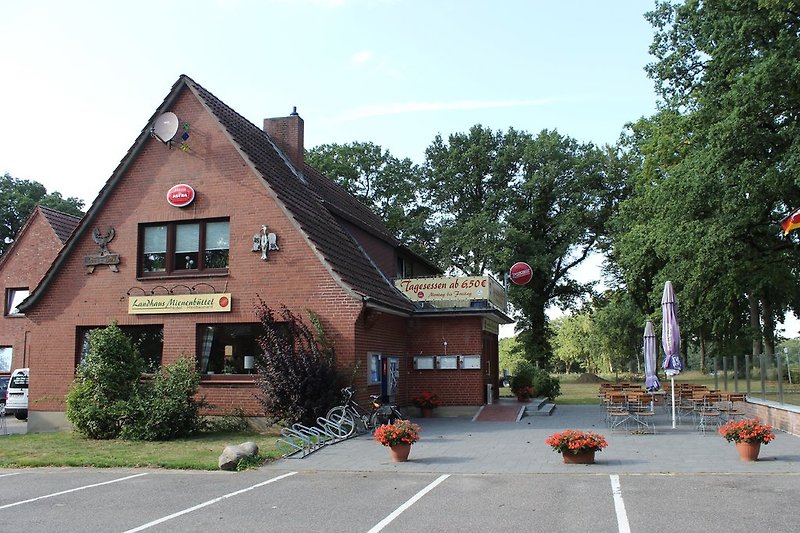 Restaurant Landhaus Mienenbüttel 200 m Fußweg