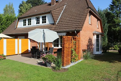 Half vrijstaand huis op zichzelf.