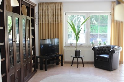 Half vrijstaand huis op zichzelf.