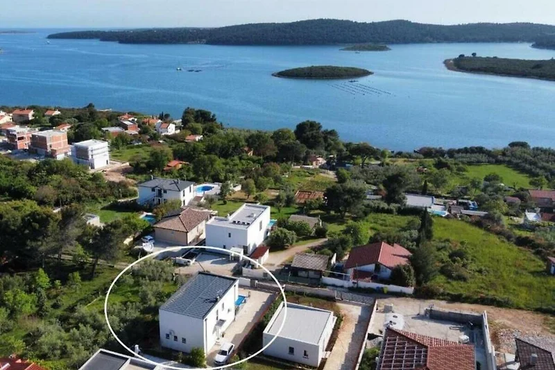 Atemberaubender Blick auf Küste, Halbinseln, Inseln und das Meer.