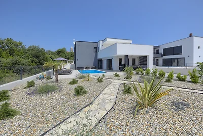 Villa Mayla