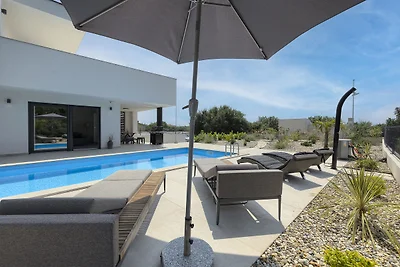 Villa Mayla